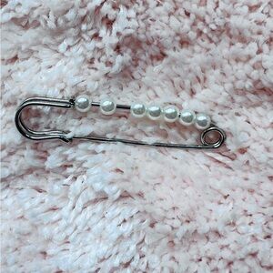 1960s Vintage faux pearl silver tone safety pin brooch